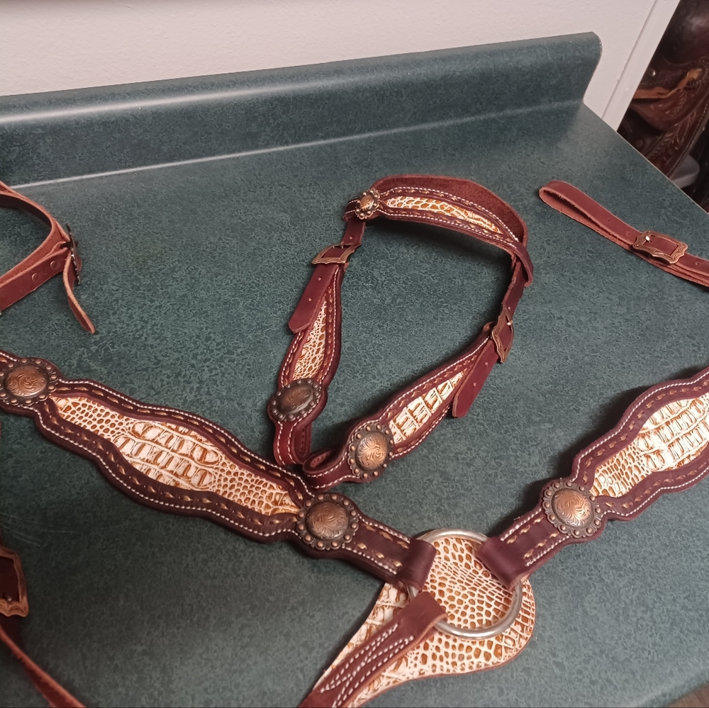 Red And Copper  Crocodile-Style Inlay One Ear Headstall And Breastcollar